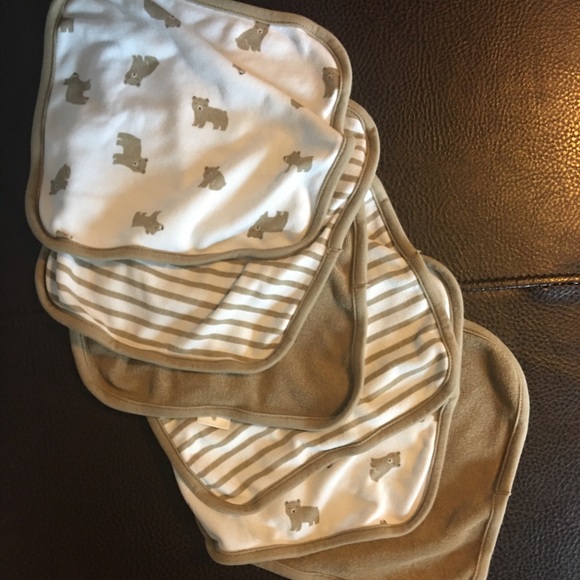 Baby robe, towel, and wash cloths - Picture 4 of 5